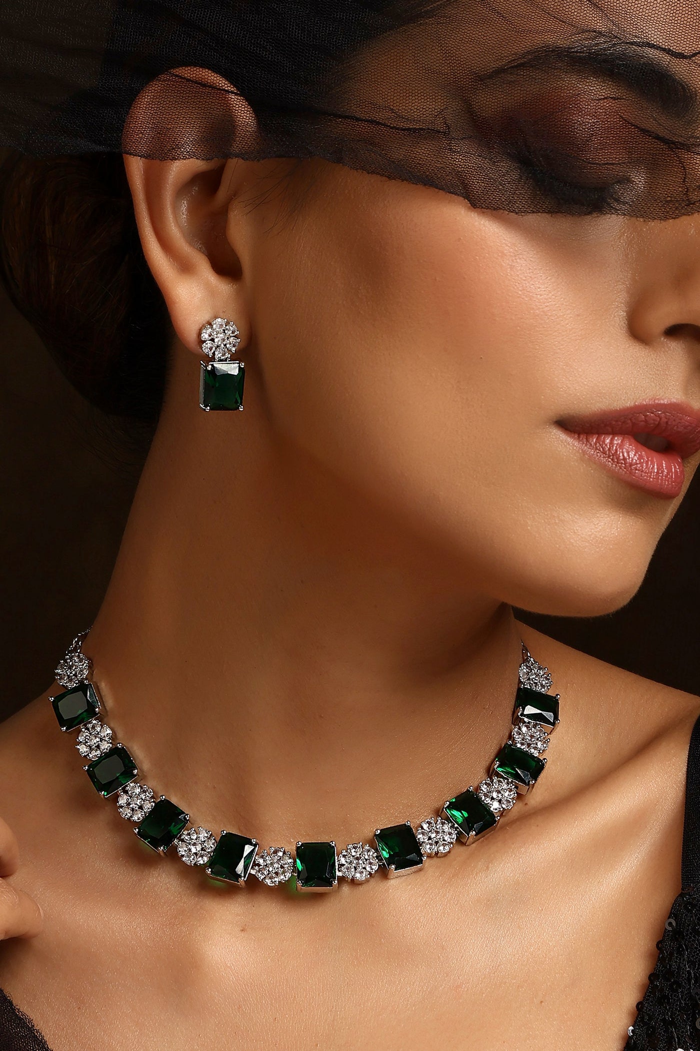 Elvy Emerald Single Line Necklace Set