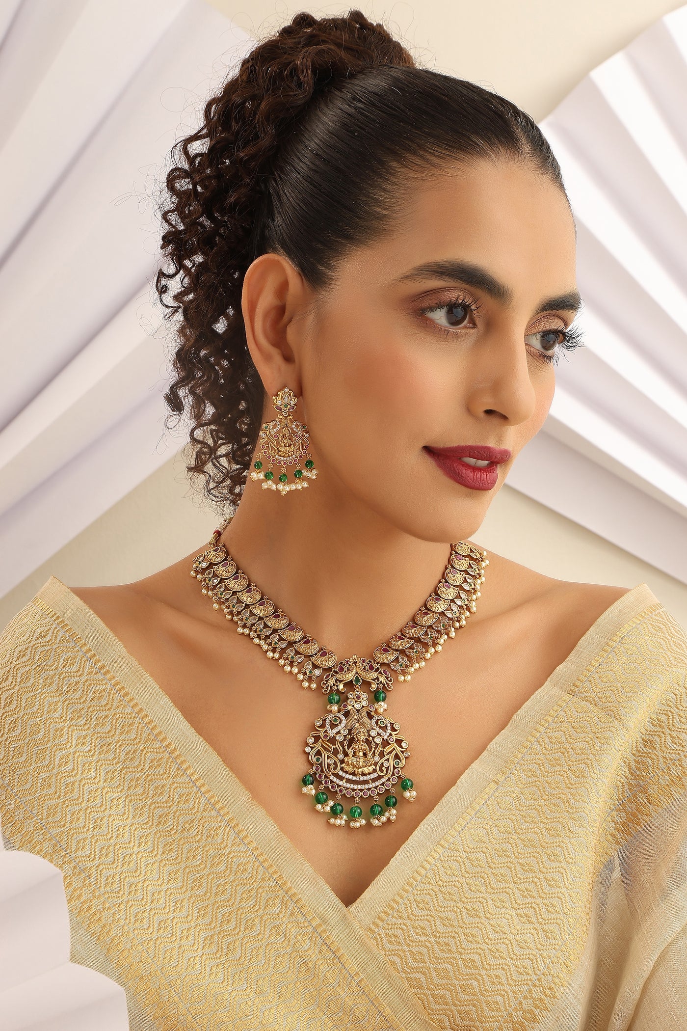 Geethanvi Multicolour Temple Work Necklace Set