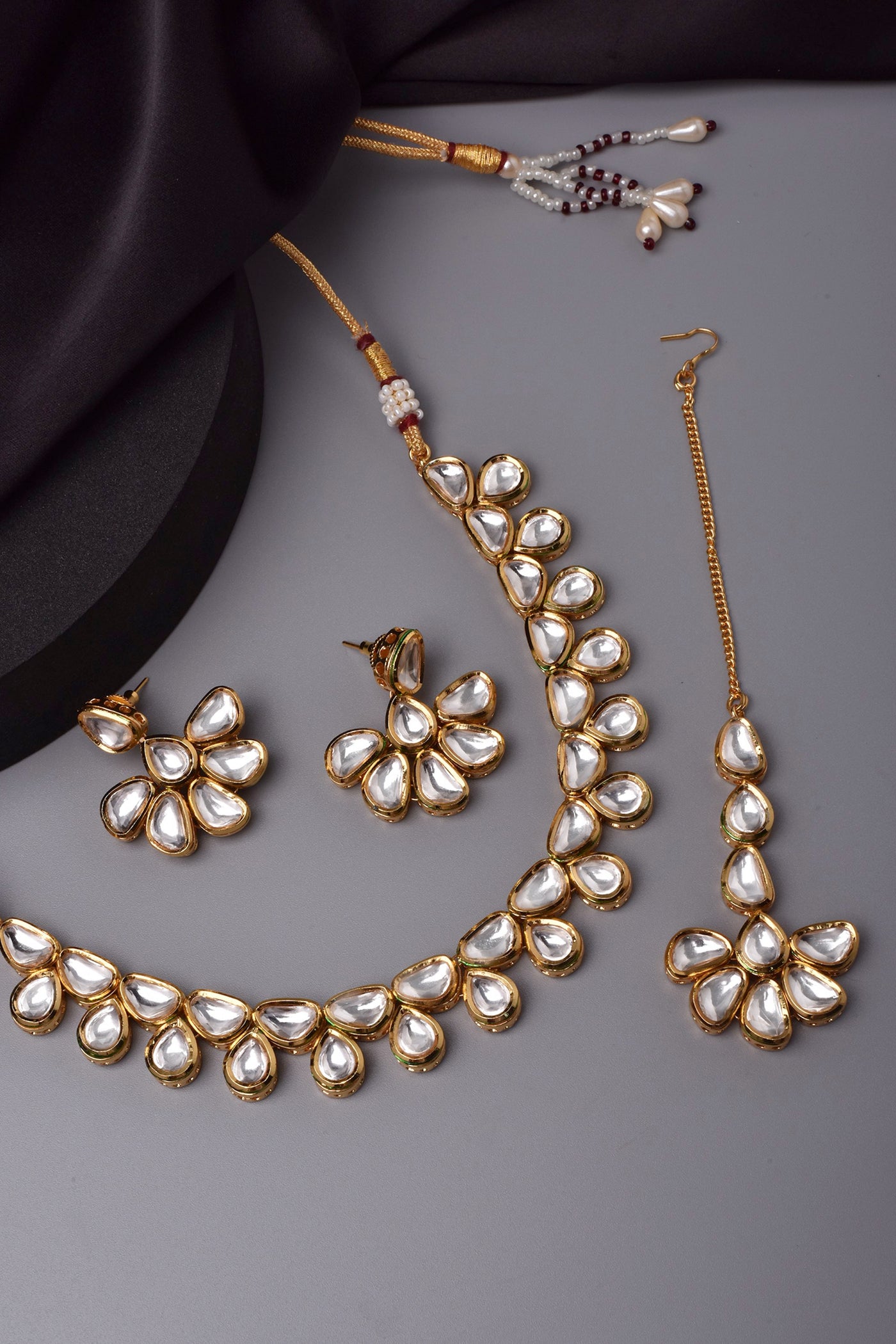 Ahilya Gold Kundan Short Necklace Set
