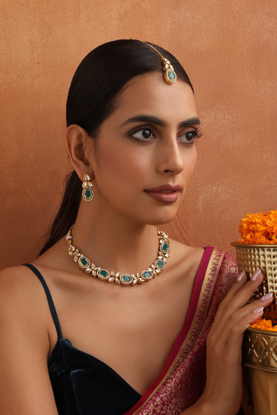 Sakshi Green Kundan Necklace Set with Maang Tikka