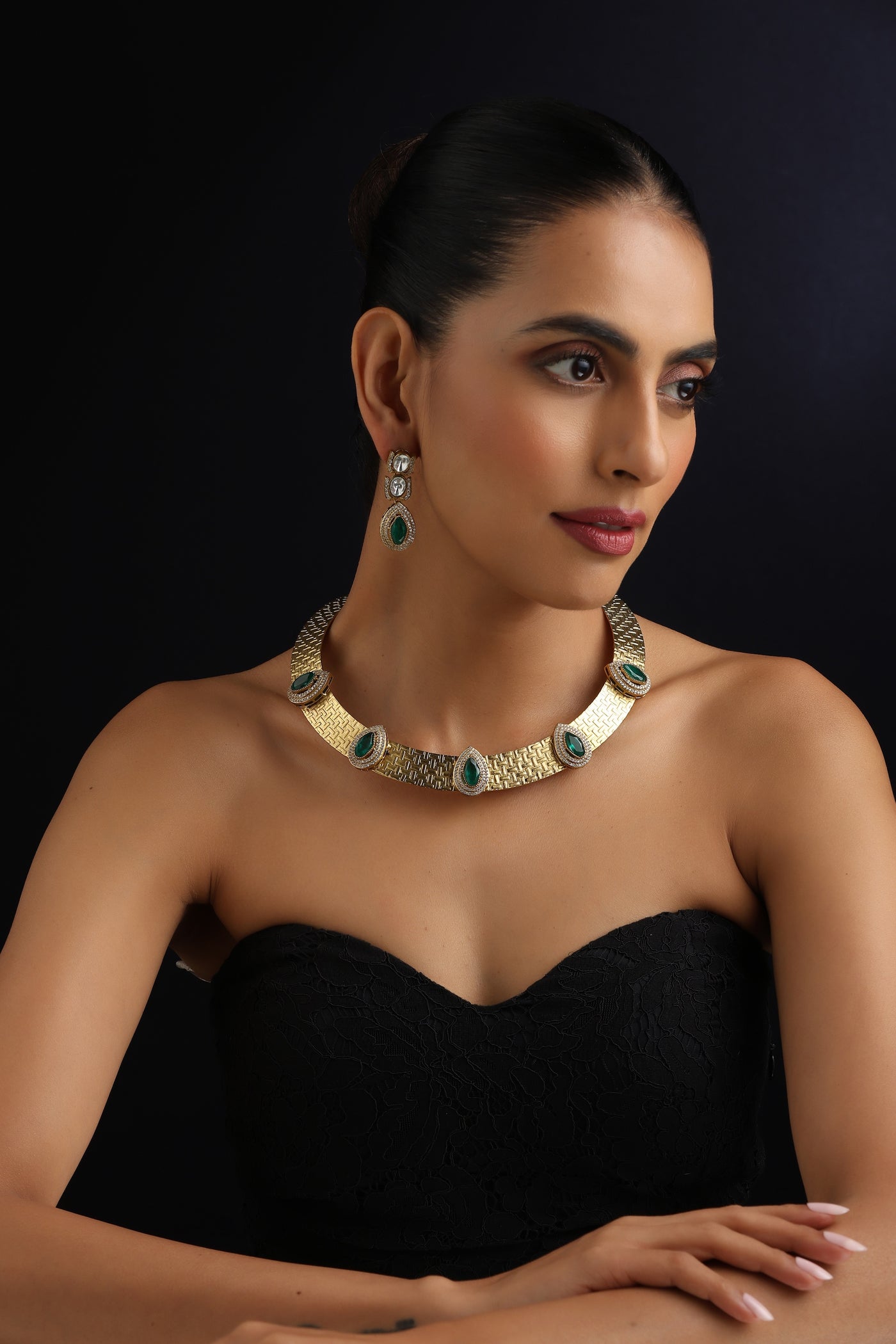 Yaasi Emerald Hasli Necklace Set