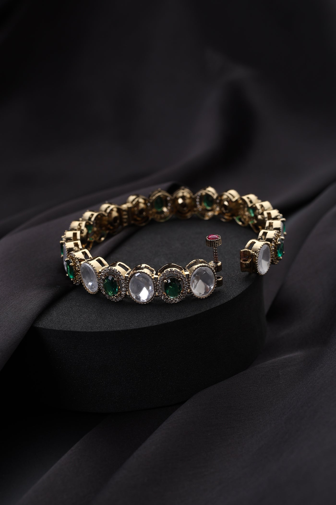Kashvi Emerald and Polki Kada