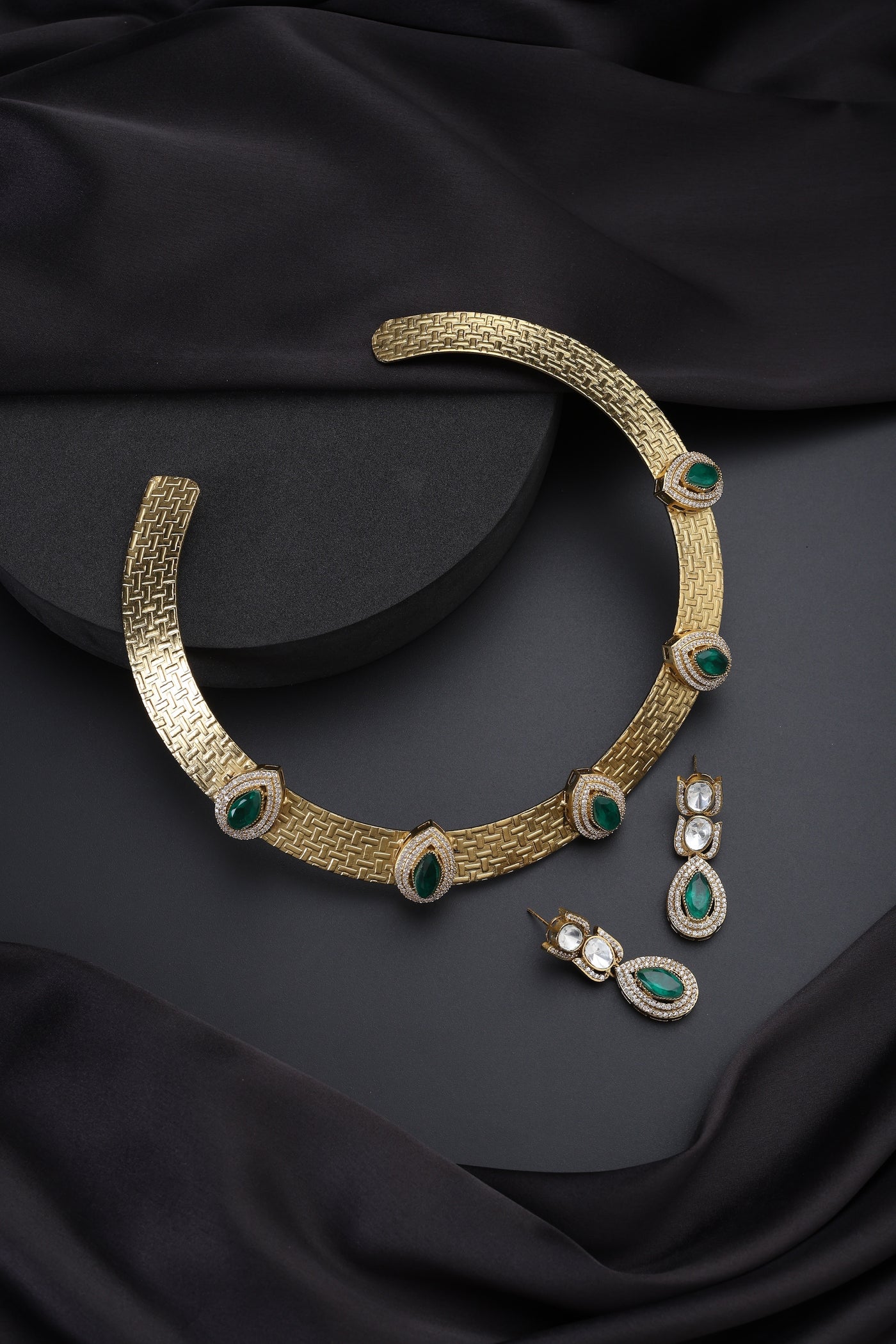 Yaasi Emerald Hasli Necklace Set