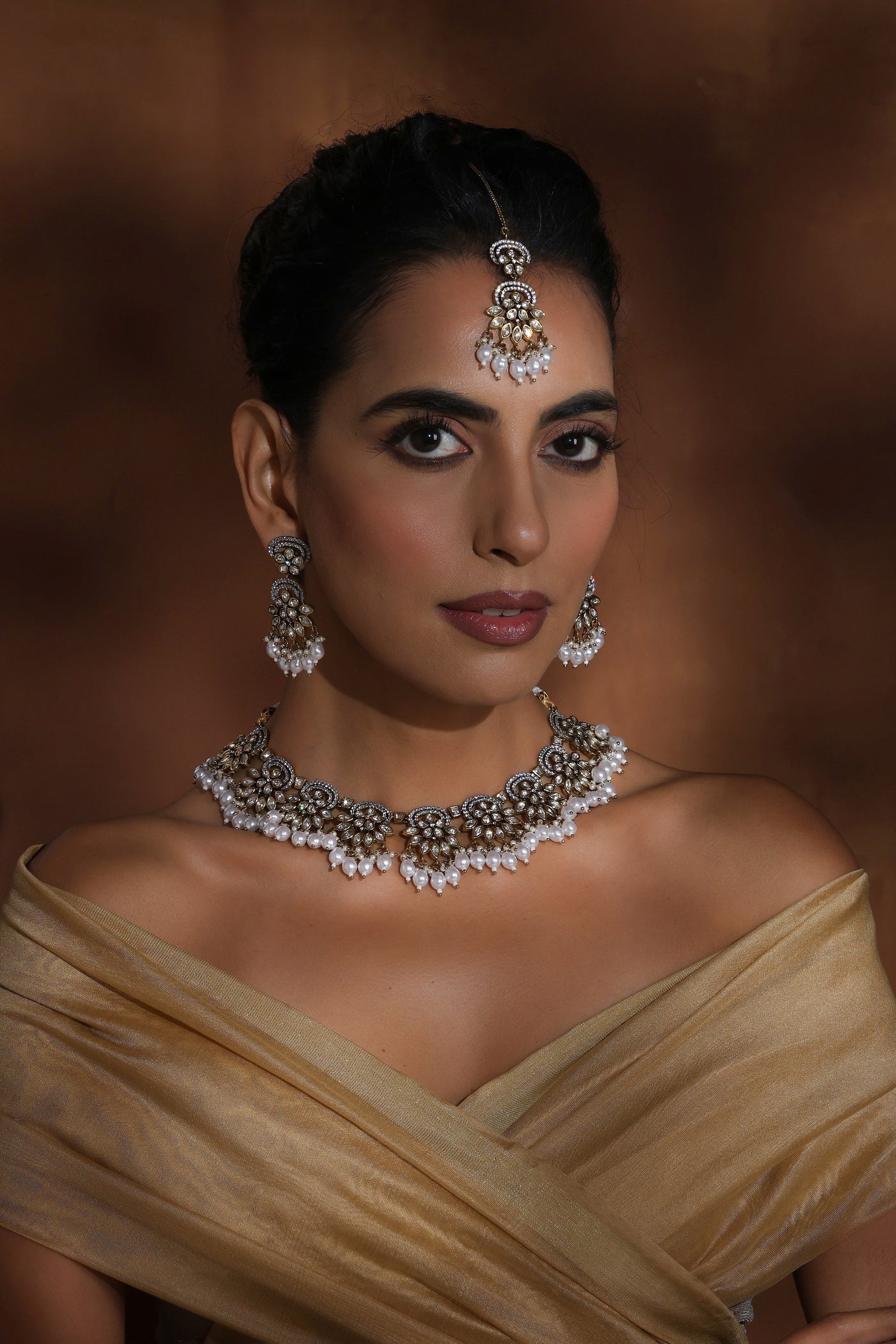 Leena White Victorian Polki Necklace Set with Maang Tikka