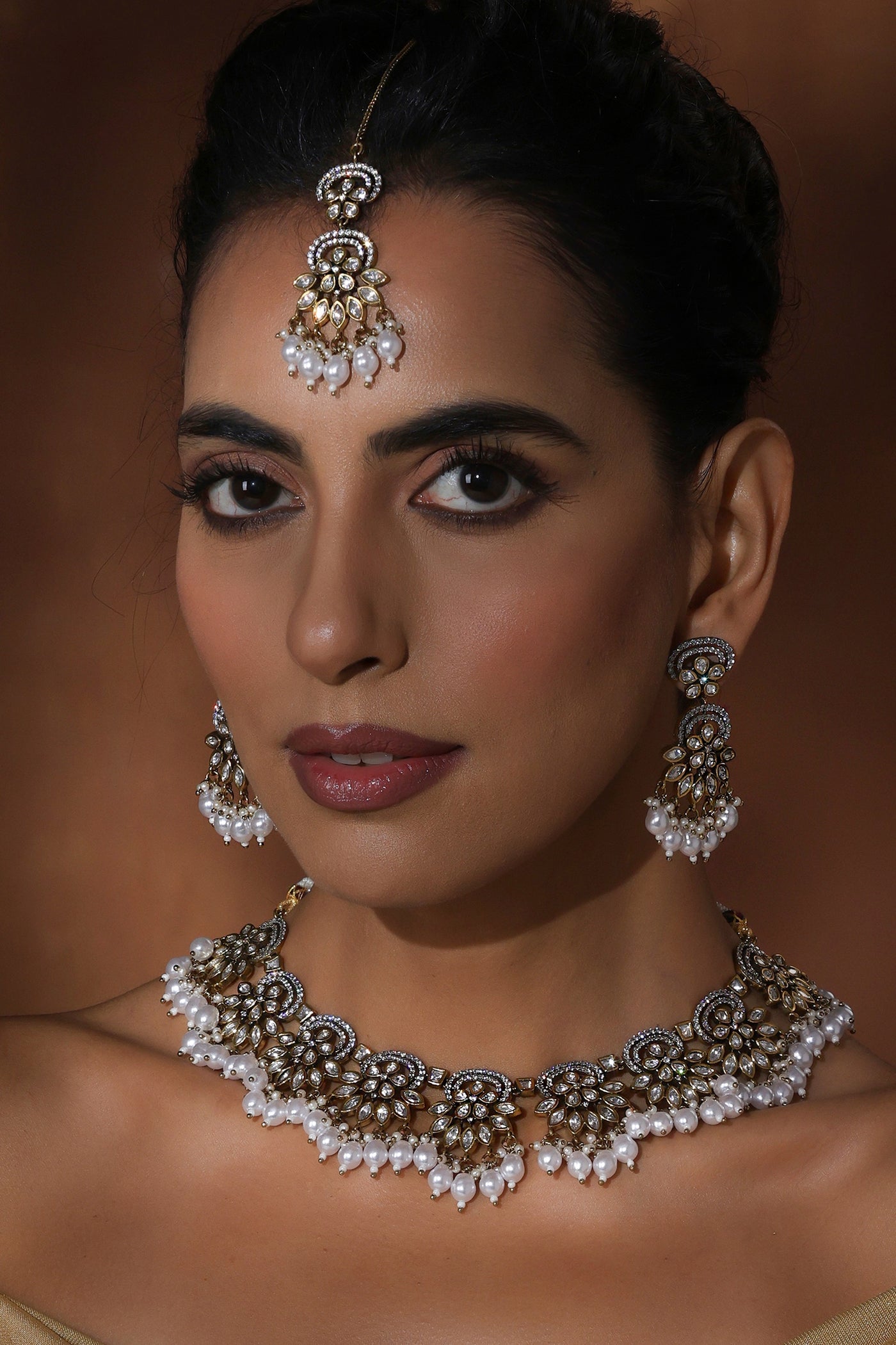 Leena White Victorian Polki Necklace Set with Maang Tikka