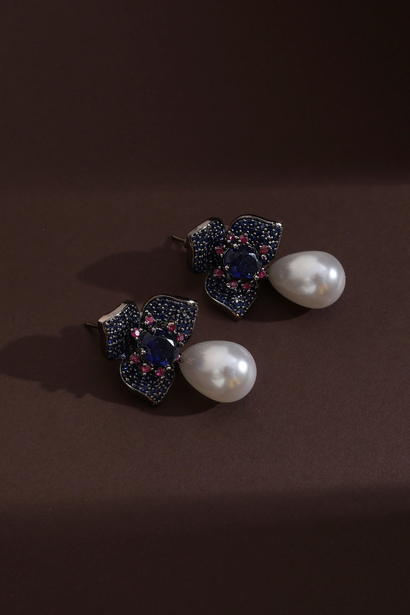 Estela Sapphire Pearl Stud Earrings