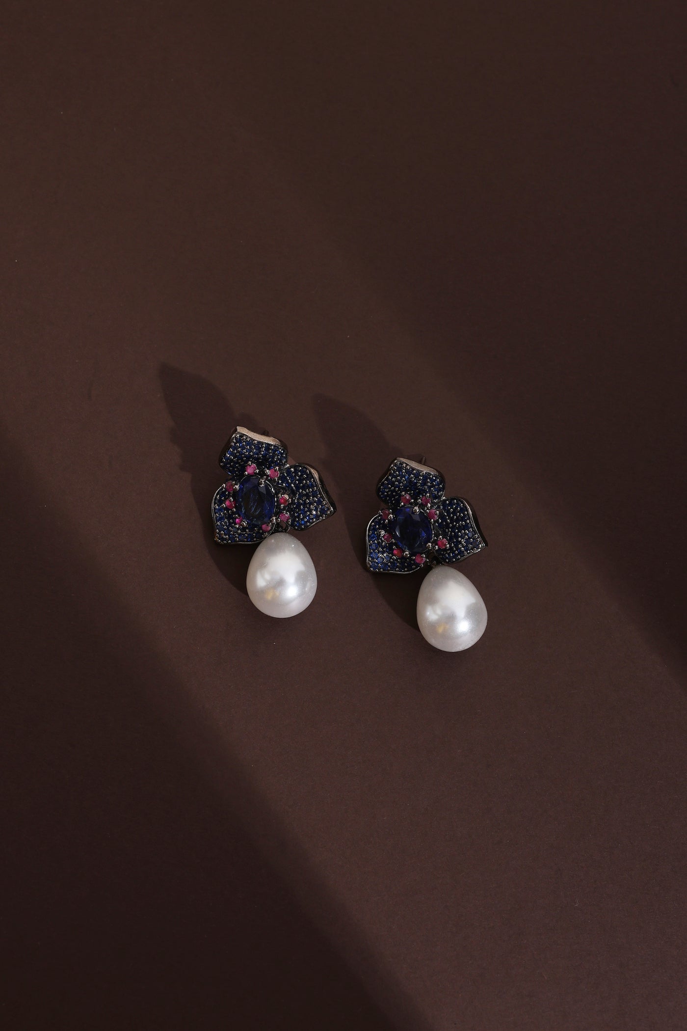 Estela Sapphire Pearl Stud Earrings