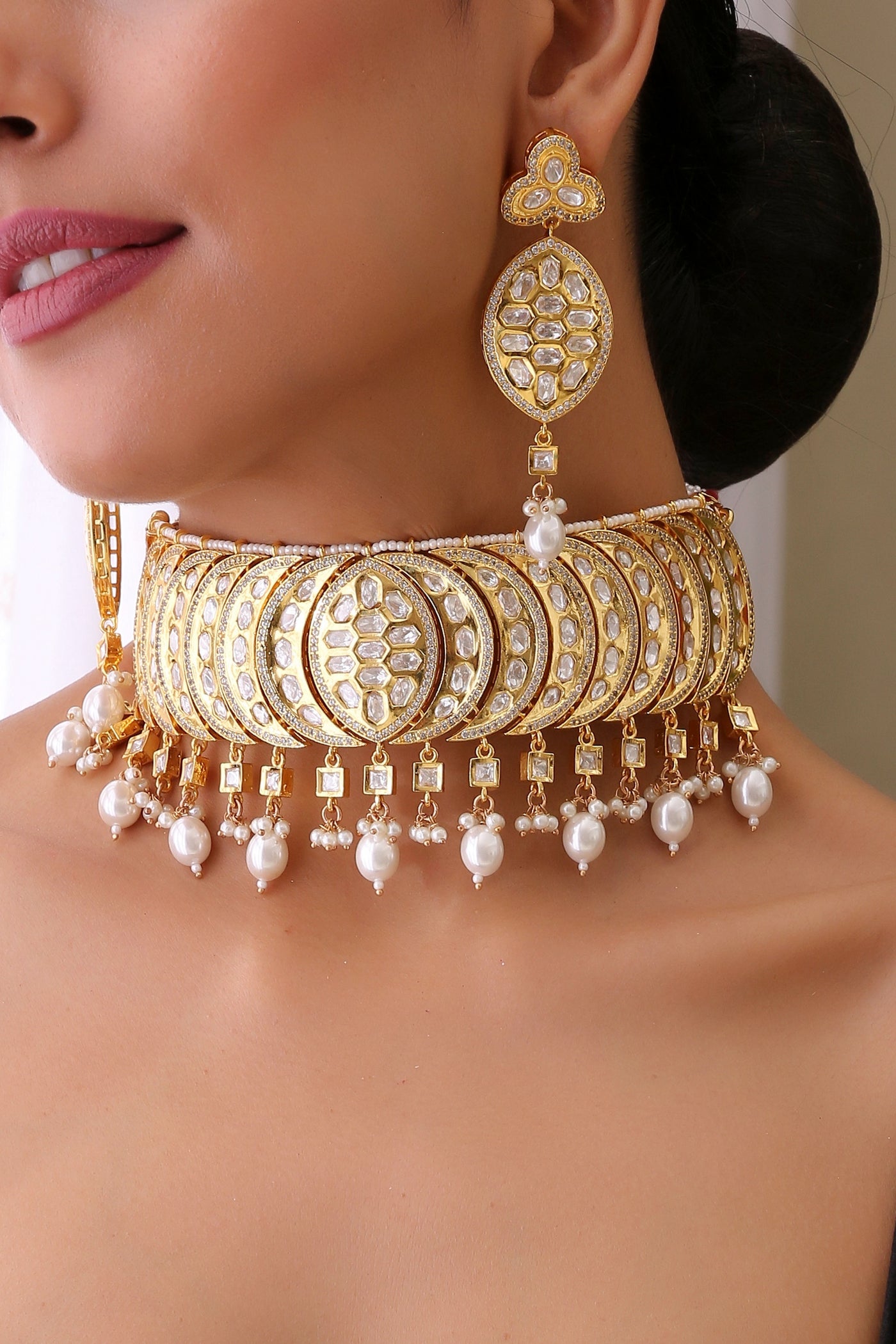 Vamika White Gold Plated Kundan Choker Necklace Set